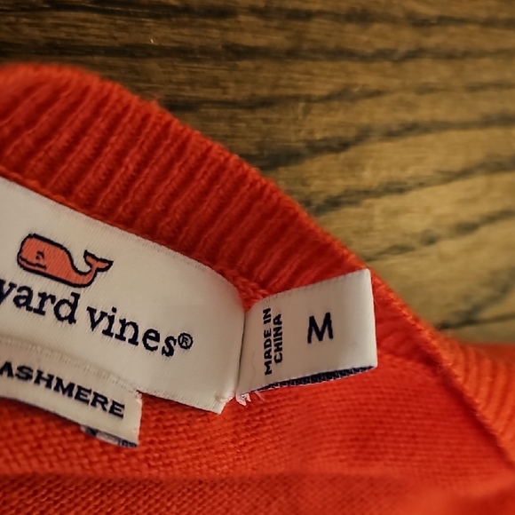 Vineyard Vines Sullivans Cardigan Solid in Fruit Punch - Size M - Picture 9 of 10